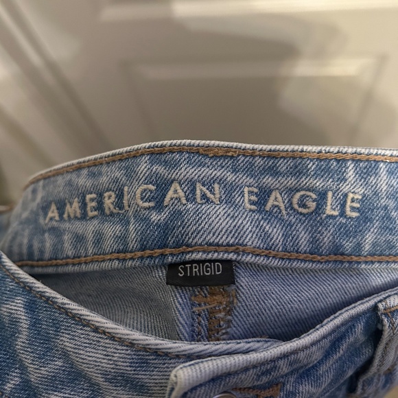 Women’s American Eagle Mom Jeans - Picture 2 of 4
